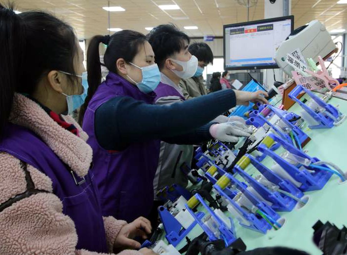 如何確保線束自動化生產(chǎn)設(shè)備的安全運行和操作人員的健康